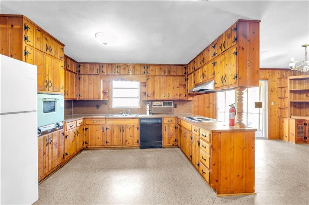 3 bedroom, 2 bathroom, 1,574 sq ft single family residence for sale at 2425 Melinda Court, Atlanta, GA 30345 — photo 6