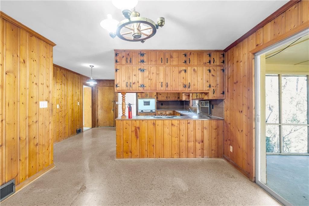 3 bedroom, 2 bathroom, 1,574 sq ft single family residence for sale at 2425 Melinda Court, Atlanta, GA 30345 — photo 7