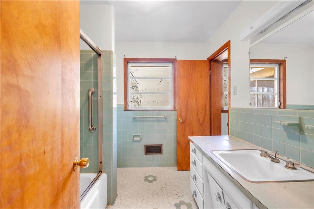 3 bedroom, 2 bathroom, 1,574 sq ft single family residence for sale at 2425 Melinda Court, Atlanta, GA 30345 — photo 10