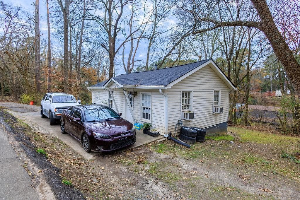 2 bedroom, 1 bathroom, 600 sq ft single family residence for sale at 70 Daisy Circle, Canton, GA 30114