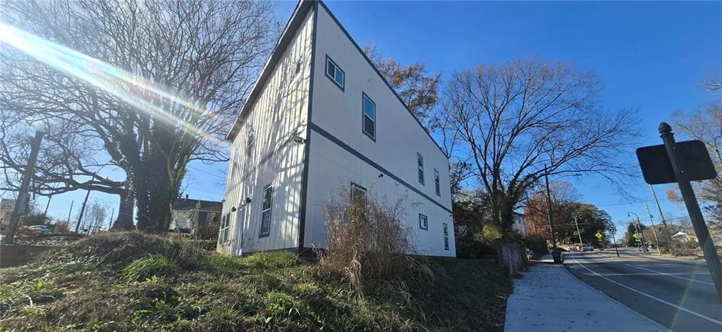 3 bedroom, 3 bathroom, 2,200 sq ft single family residence for sale at 125 Laurel Avenue, Atlanta, GA 30314