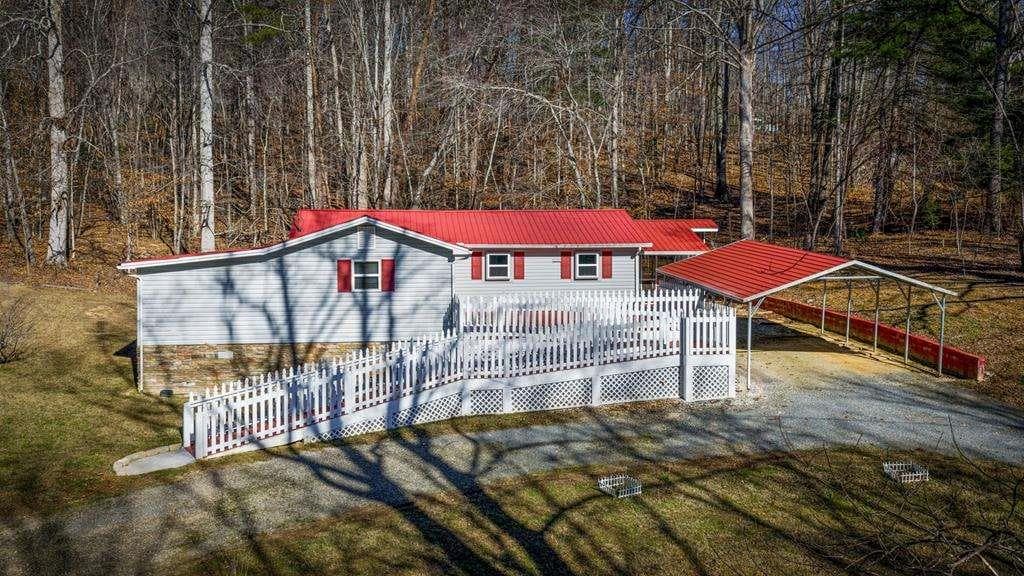 3 bedroom, 2 bathroom, 1,240 sq ft single family residence under contract at 118 Jordan Road, Blairsville, GA 30512
