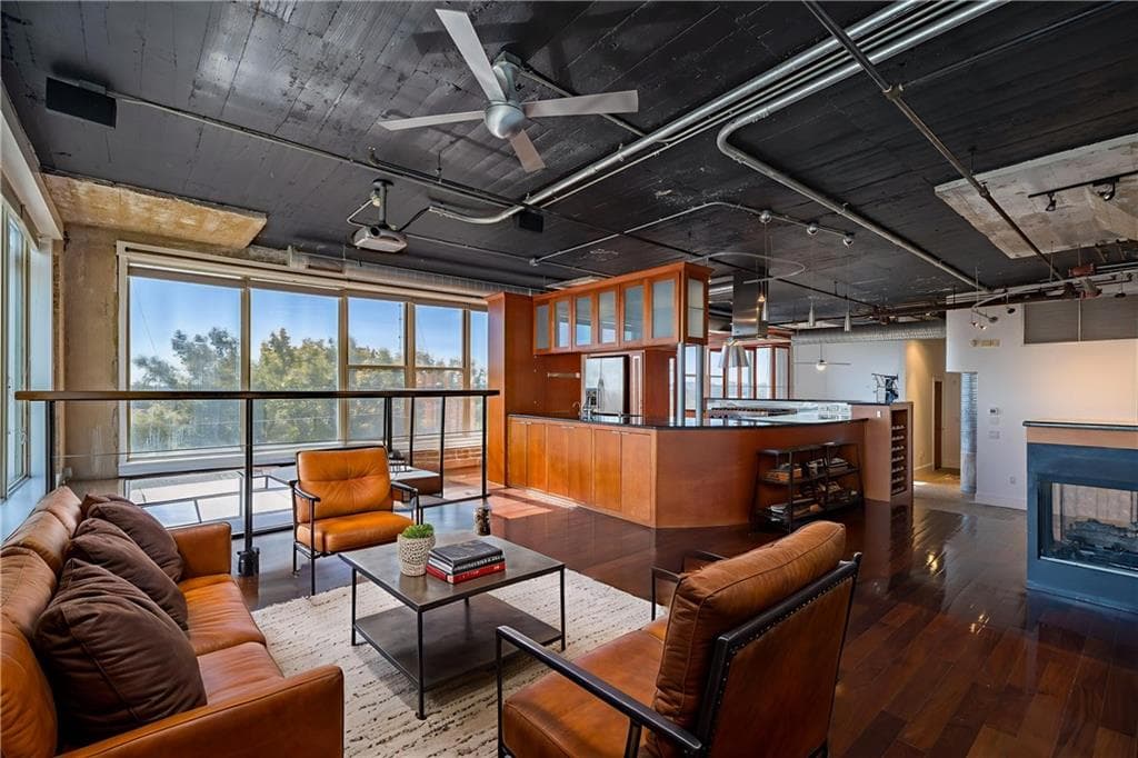 2 bedroom, 2 bathroom, 1,922 sq ft condominium sold at 505 Whitehall Street 400, Atlanta, GA 30303