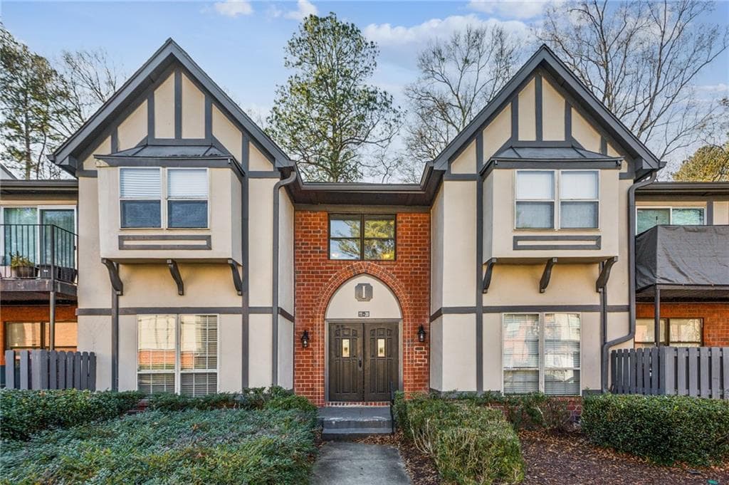 3 bedroom, 2 bathroom, 1,469 sq ft condominium sold at 6851 Roswell Road I11, Atlanta, GA 30328