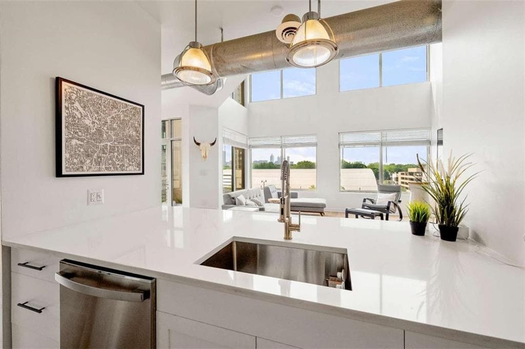 3 bedroom, 3 bathroom, 2,088 sq ft condominium sold at 260 N. 18th Street UNIT 10326, Atlanta, GA 30363