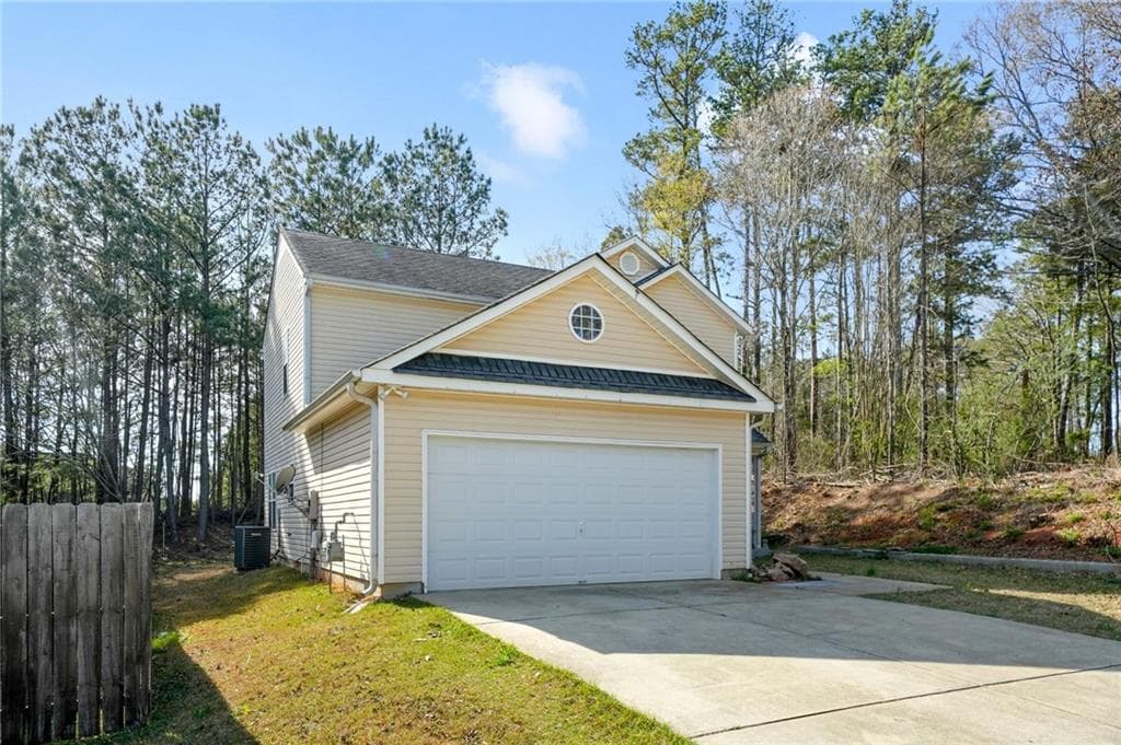 3 bedroom, 3 bathroom, 1,554 sq ft single family residence for sale at 792 Russell Drive, Riverdale, GA 30296 — photo 2