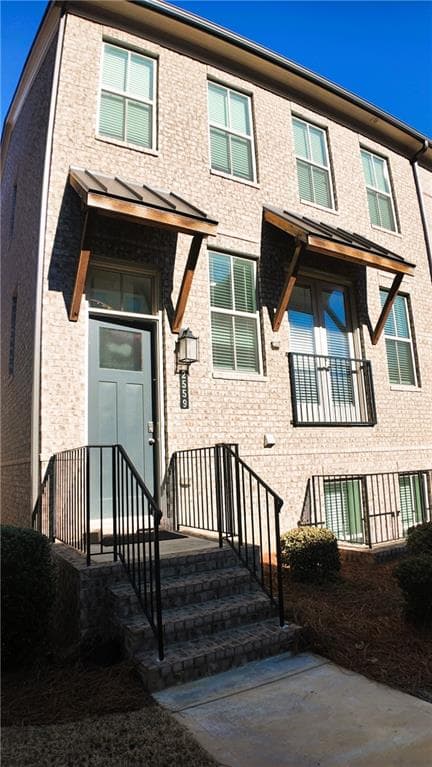 4 bedroom, 4 bathroom, 2,250 sq ft townhouse for sale at 2559 Cherry Birch Lane, Atlanta, GA 30360