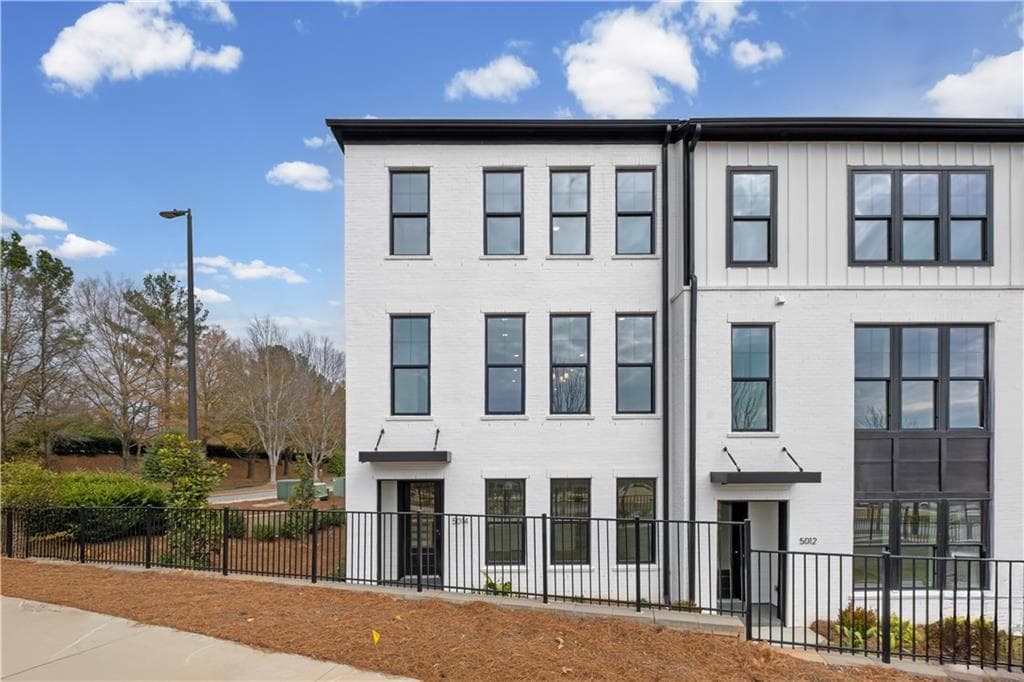 3 bedroom, 4 bathroom, 2,700 sq ft townhouse for sale at 5014 Hartwell Place, Alpharetta, GA 30009