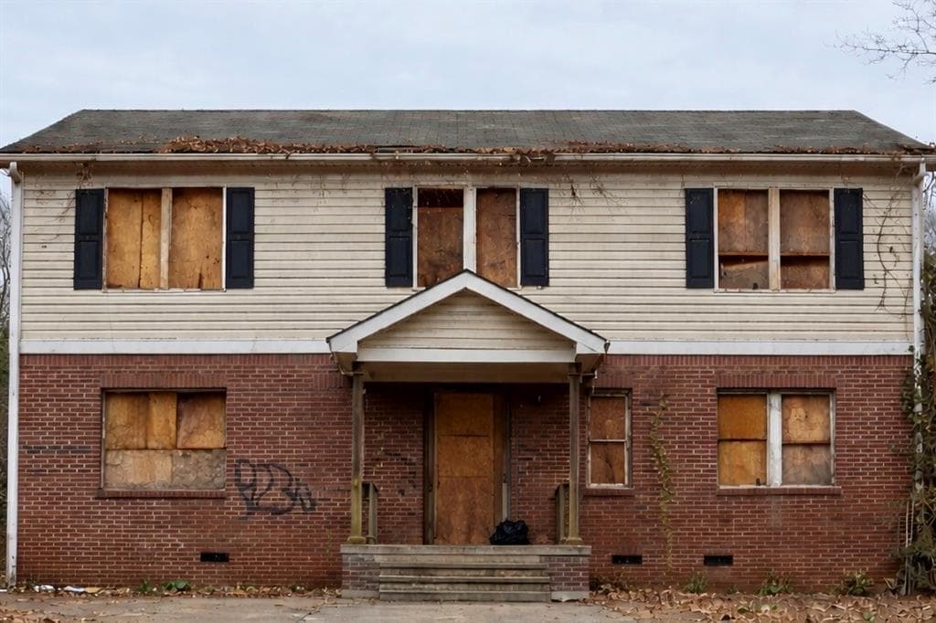 duplex sold at 1995 Lois Place, Atlanta, GA 30318