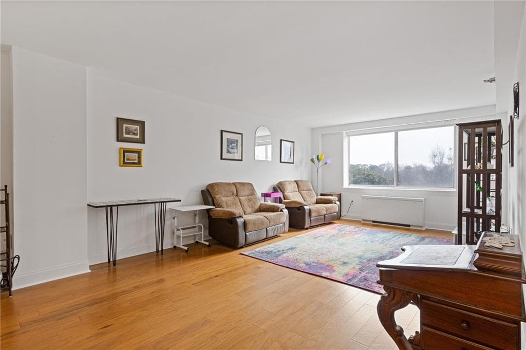 1 bedroom, 2 bathroom, 837 sq ft condominium for sale at 2479 Peachtree Road 402, Atlanta, GA 30305 — photo 2