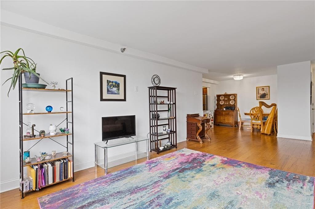 1 bedroom, 2 bathroom, 837 sq ft condominium for sale at 2479 Peachtree Road 402, Atlanta, GA 30305 — photo 3