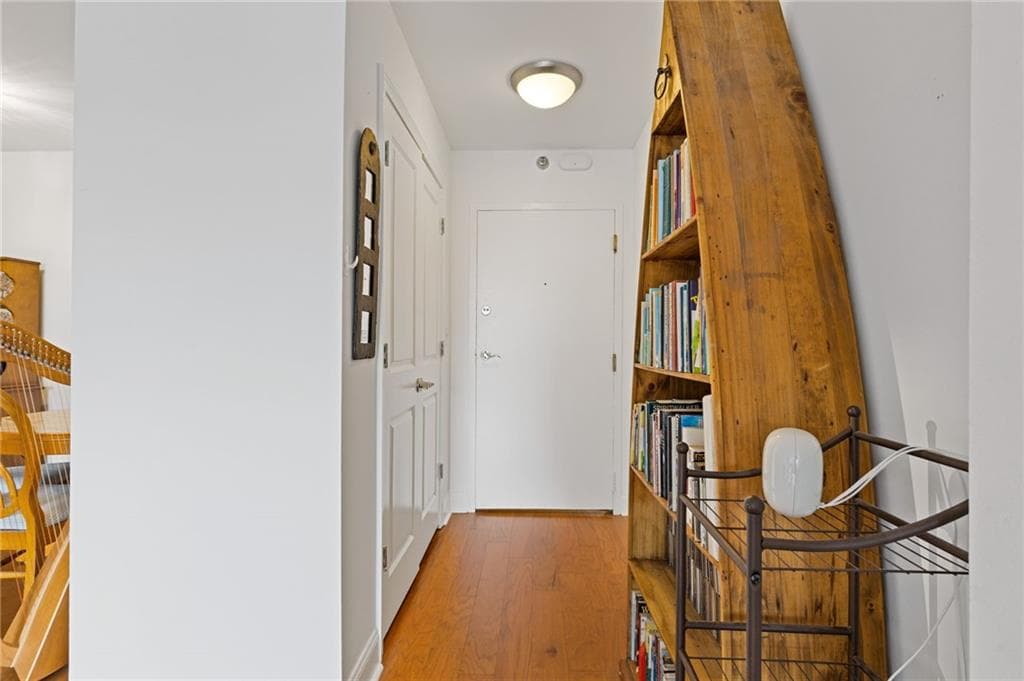 1 bedroom, 2 bathroom, 837 sq ft condominium for sale at 2479 Peachtree Road 402, Atlanta, GA 30305 — photo 4