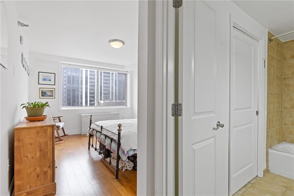 1 bedroom, 2 bathroom, 837 sq ft condominium for sale at 2479 Peachtree Road 402, Atlanta, GA 30305 — photo 5