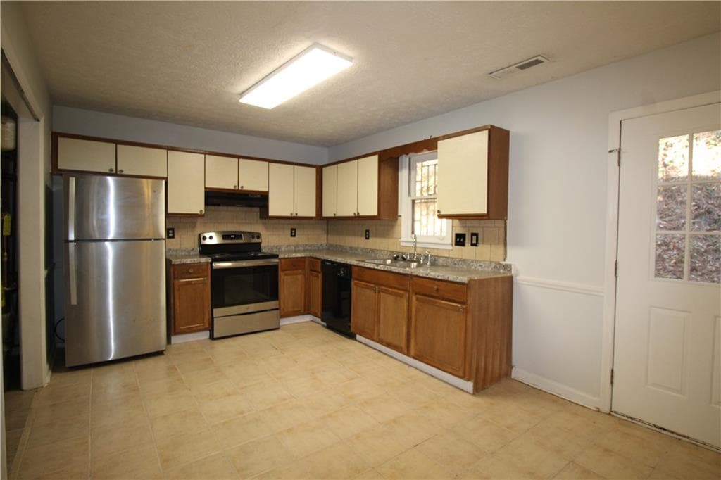 4438 Coopers Creek Drive, Smyrna, GA 30082 — most recent listing photo