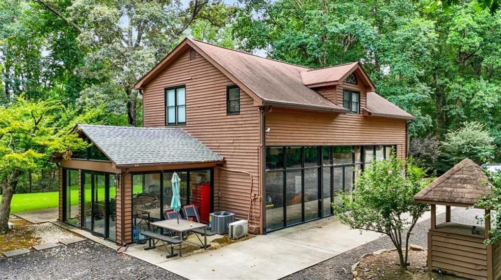 5 bedroom, 5 bathroom, 2,454 sq ft single family residence for sale at 451 Nichols Drive, Suwanee, GA 30024 — photo 3