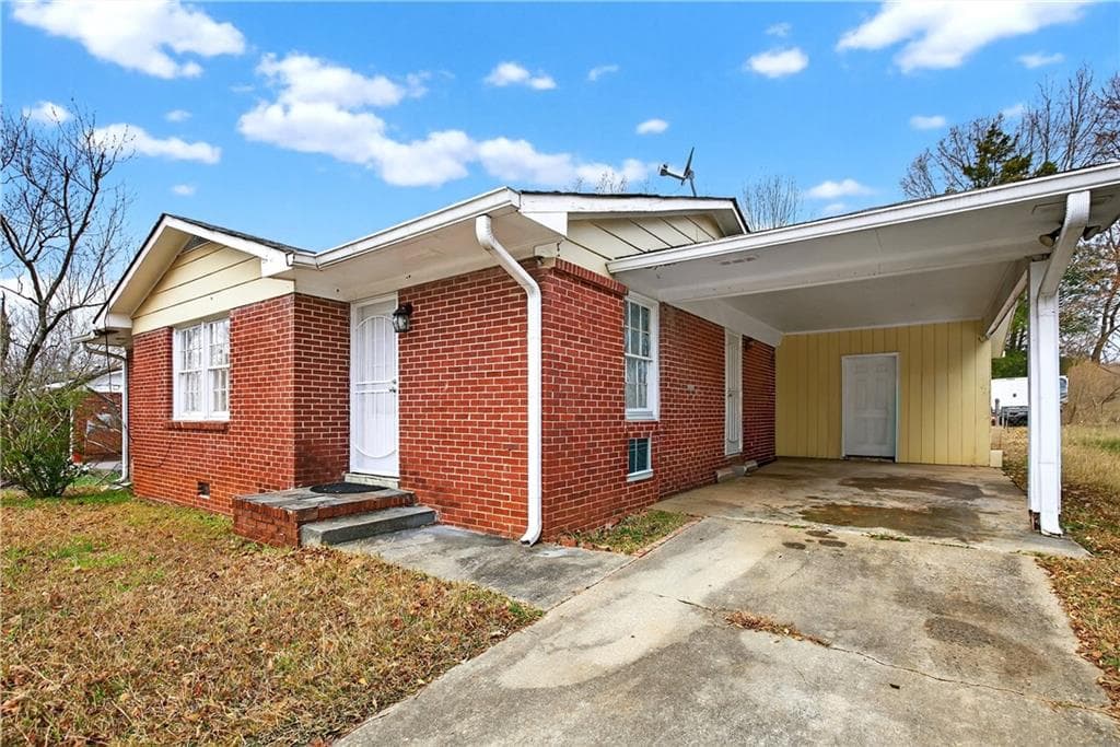 3 bedroom, 2 bathroom, 1,109 sq ft single family residence for sale at 1742 Cardinal Road, Jonesboro, GA 30238