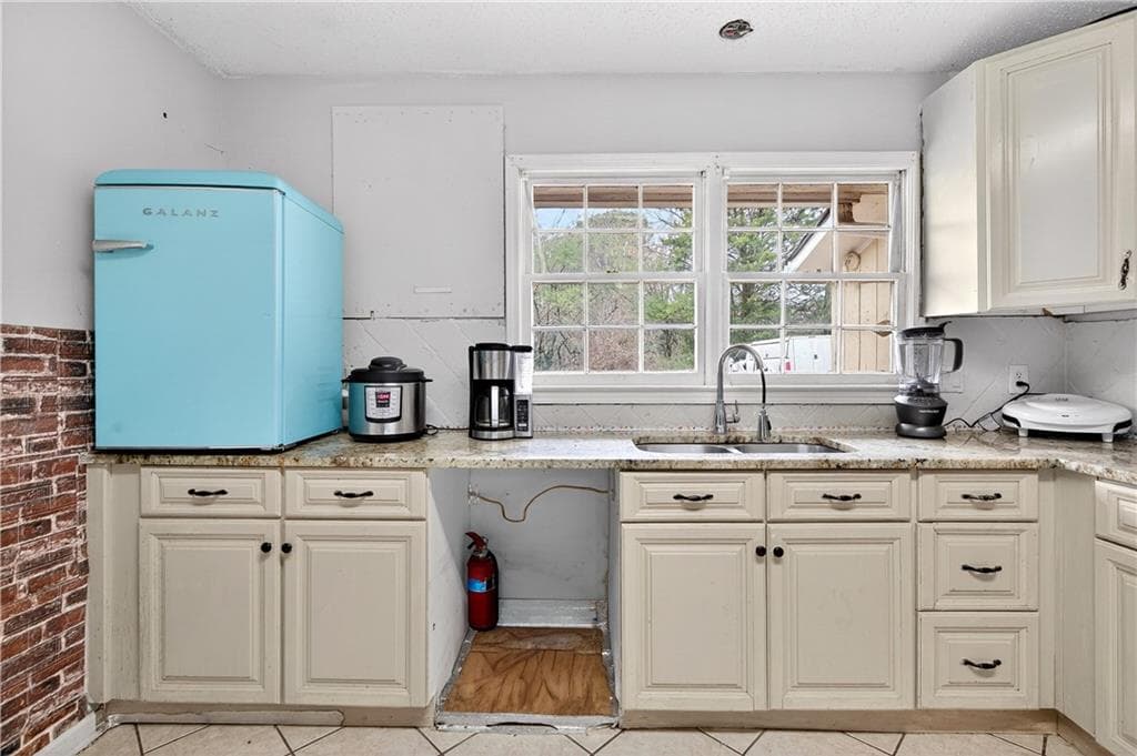 3 bedroom, 2 bathroom, 1,109 sq ft single family residence for sale at 1742 Cardinal Road, Jonesboro, GA 30238 — photo 6