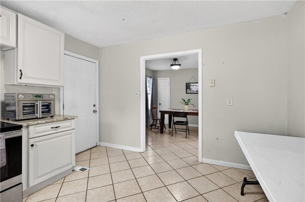 3 bedroom, 2 bathroom, 1,109 sq ft single family residence for sale at 1742 Cardinal Road, Jonesboro, GA 30238 — photo 7