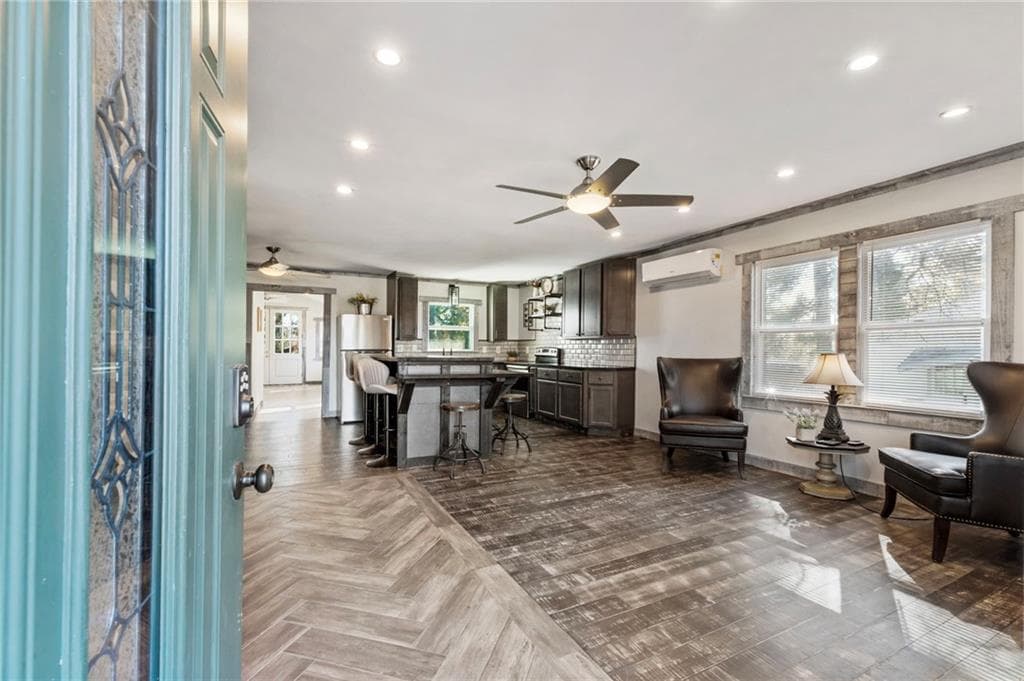 3 bedroom, 2 bathroom, 1,800 sq ft single family residence for sale at 5211 Oakdale Road, Smyrna, GA 30082 — photo 4