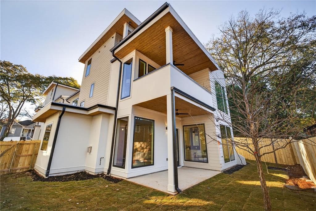 4 bedroom, 4 bathroom, 2,569 sq ft townhouse sold at 163 Walthall Street B, Atlanta, GA 30316