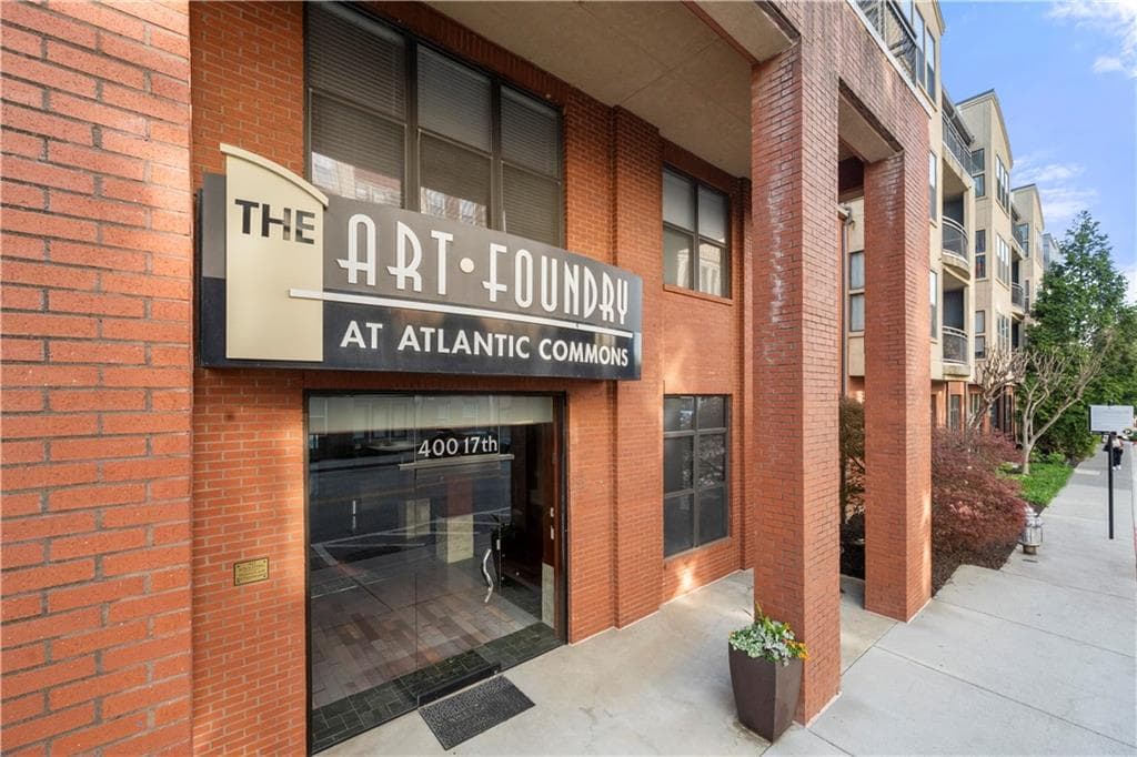 1 bedroom, 1 bathroom, 980 sq ft condominium sold at 400 17th Street 1113, Atlanta, GA 30363