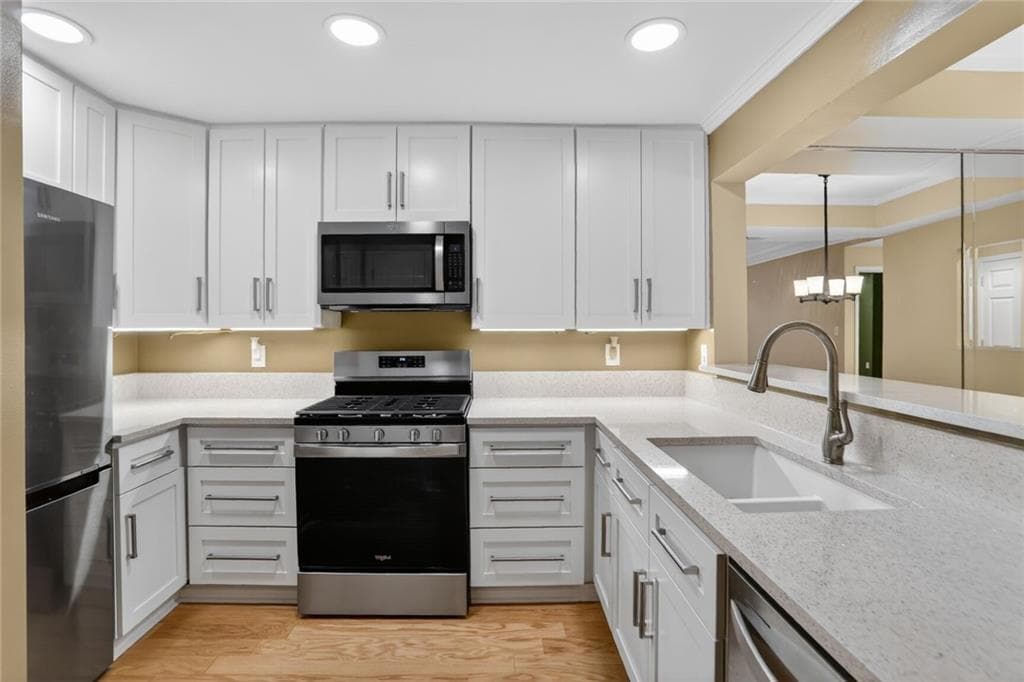 1 bedroom, 1 bathroom, 881 sq ft condominium for sale at 220 Renaissance Parkway 1201, Atlanta, GA 30308 — photo 3