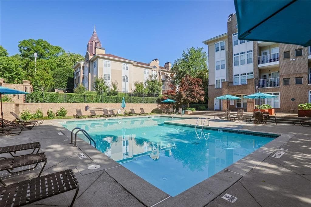 1 bedroom, 1 bathroom, 881 sq ft condominium for sale at 220 Renaissance Parkway 1201, Atlanta, GA 30308 — photo 5