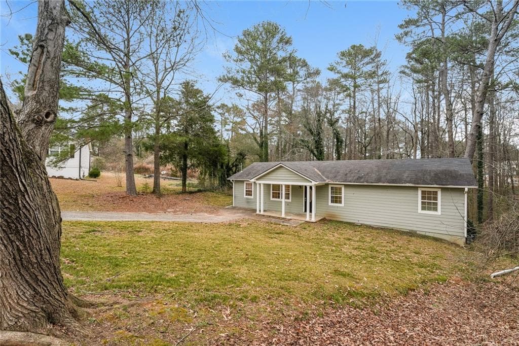 3 bedroom, 2 bathroom, 1,344 sq ft single family residence for sale at 528 Newlin Court, Lawrenceville, GA 30046 — photo 3