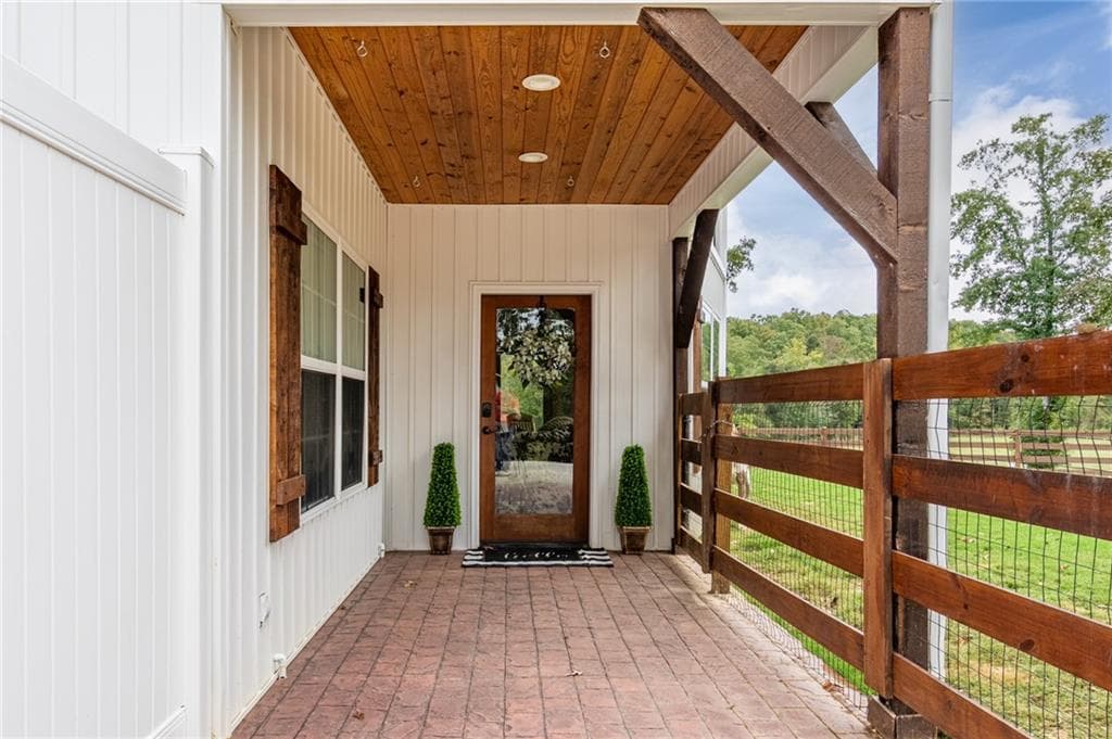 5 bedroom, 4 bathroom, 2,400 sq ft single family residence for sale at 286 County Road 28, Centre, AL 35960 — photo 3