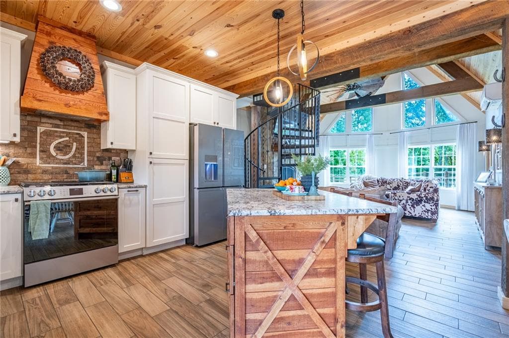 5 bedroom, 4 bathroom, 2,400 sq ft single family residence for sale at 286 County Road 28, Centre, AL 35960 — photo 4