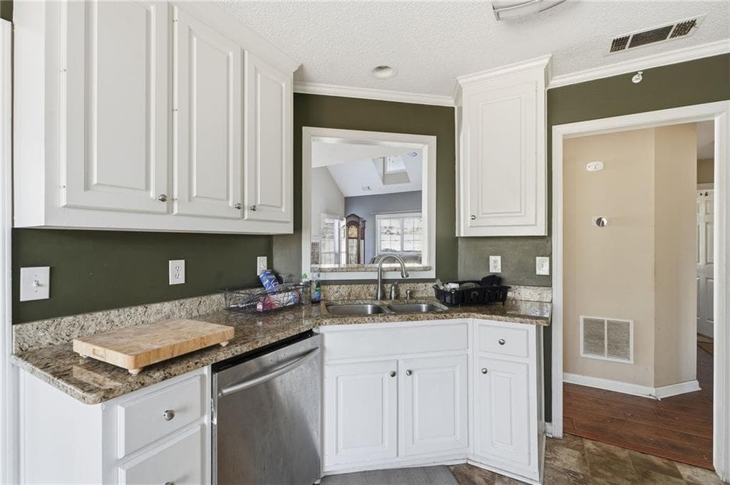 4 bedroom, 3 bathroom, 2,104 sq ft single family residence under contract at 355 Radcliffe Trace, Covington, GA 30016 — photo 8