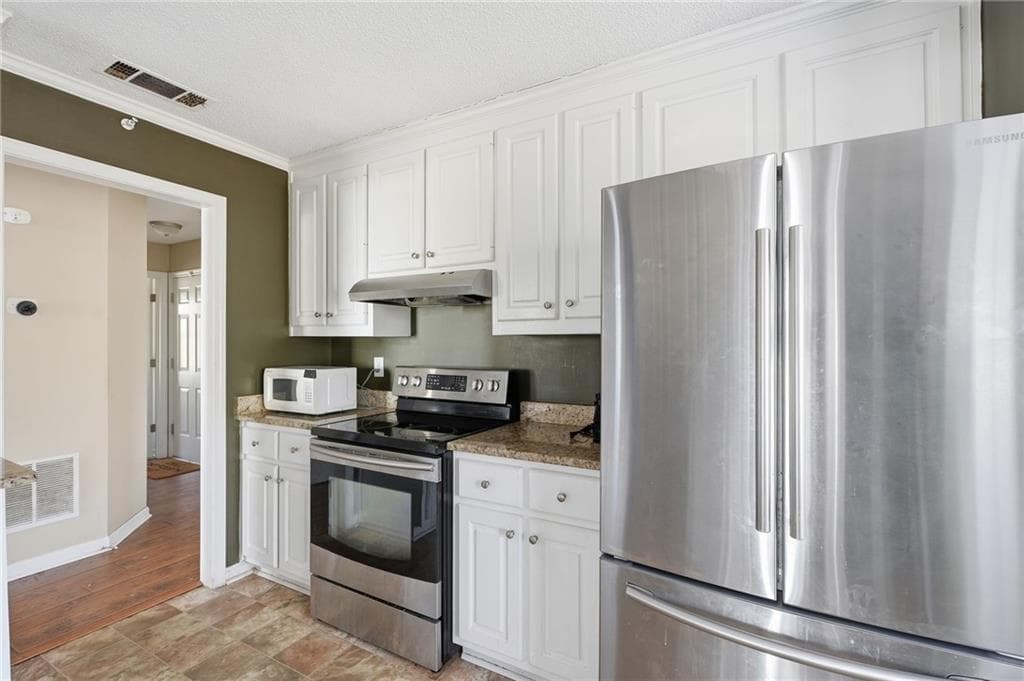 4 bedroom, 3 bathroom, 2,104 sq ft single family residence under contract at 355 Radcliffe Trace, Covington, GA 30016 — photo 9