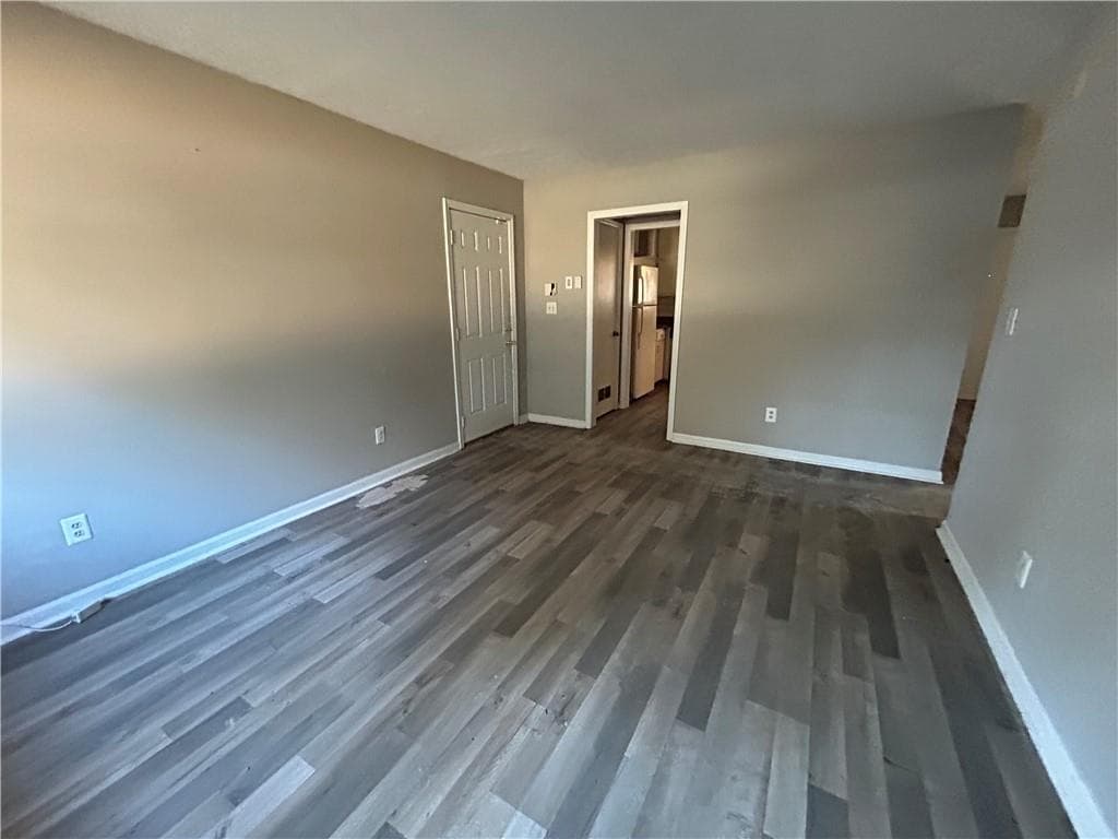 3 bedroom, 2 bathroom, 1,092 sq ft single family residence under contract at 2181 Delowe Drive, East Point, GA 30344 — photo 6