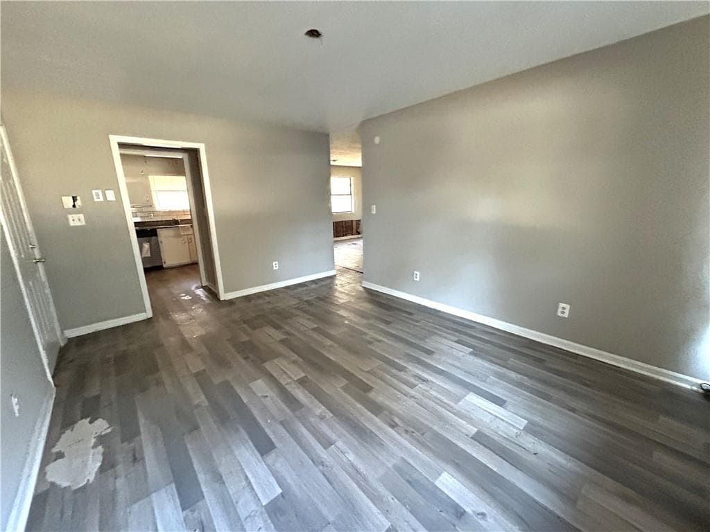 3 bedroom, 2 bathroom, 1,092 sq ft single family residence under contract at 2181 Delowe Drive, East Point, GA 30344 — photo 7