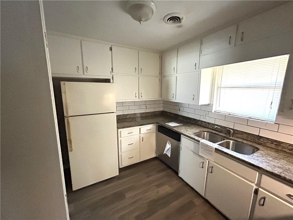 3 bedroom, 2 bathroom, 1,092 sq ft single family residence under contract at 2181 Delowe Drive, East Point, GA 30344 — photo 9