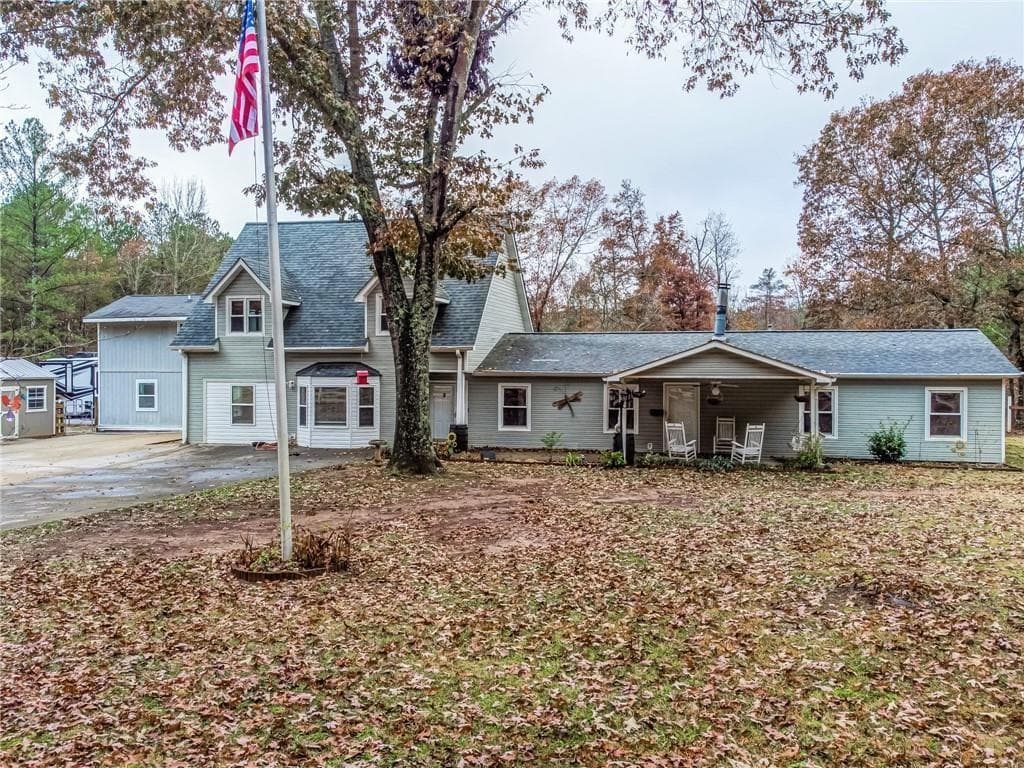 duplex under contract at 53 Black Road, White, GA 30184