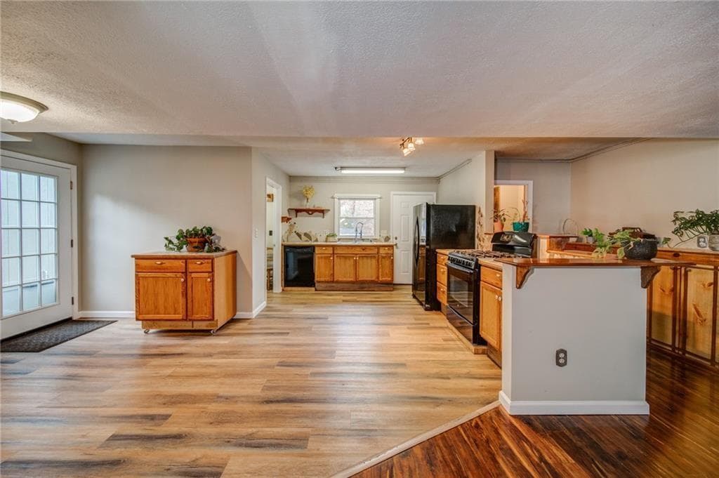 duplex under contract at 53 Black Road, White, GA 30184 — photo 9