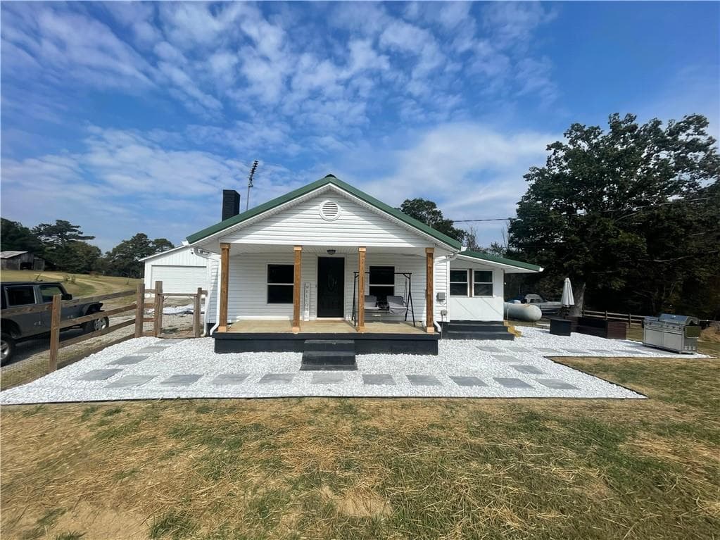 2 bedroom, 1 bathroom, 1,410 sq ft single family residence sold at 433 Spring Place Resaca Road, Resaca, GA 30735