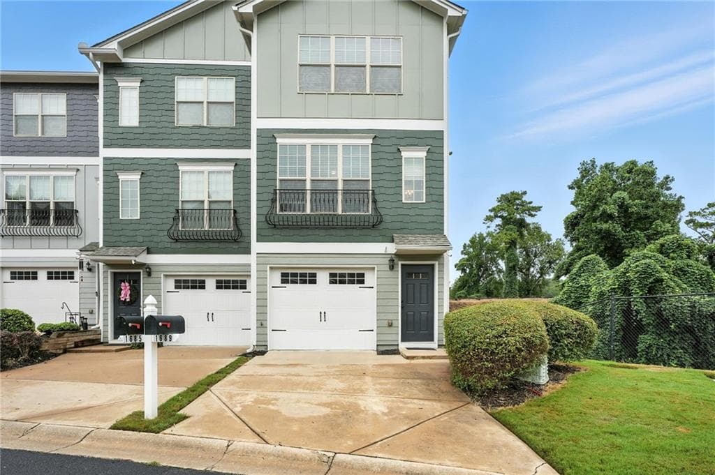 3 bedroom, 4 bathroom, 1,248 sq ft townhouse for sale at 1689 Liberty Parkway, Atlanta, GA 30318 — photo 1 of 27