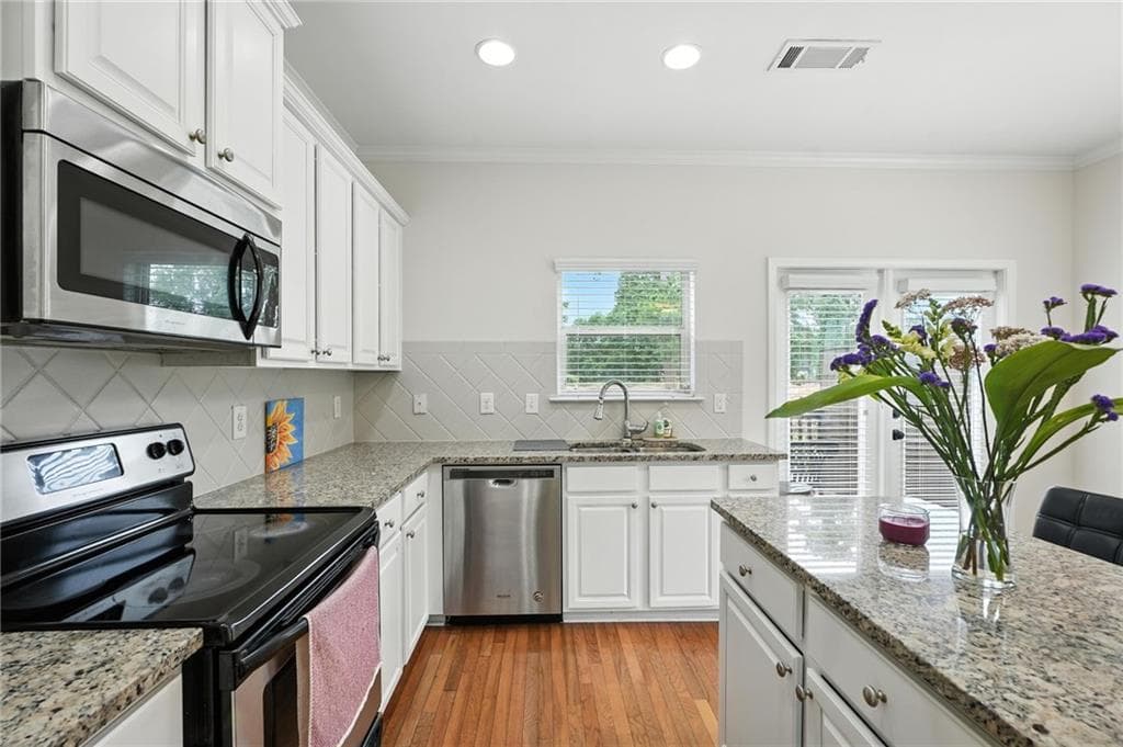 3 bedroom, 4 bathroom, 1,248 sq ft townhouse for sale at 1689 Liberty Parkway, Atlanta, GA 30318 — photo 8