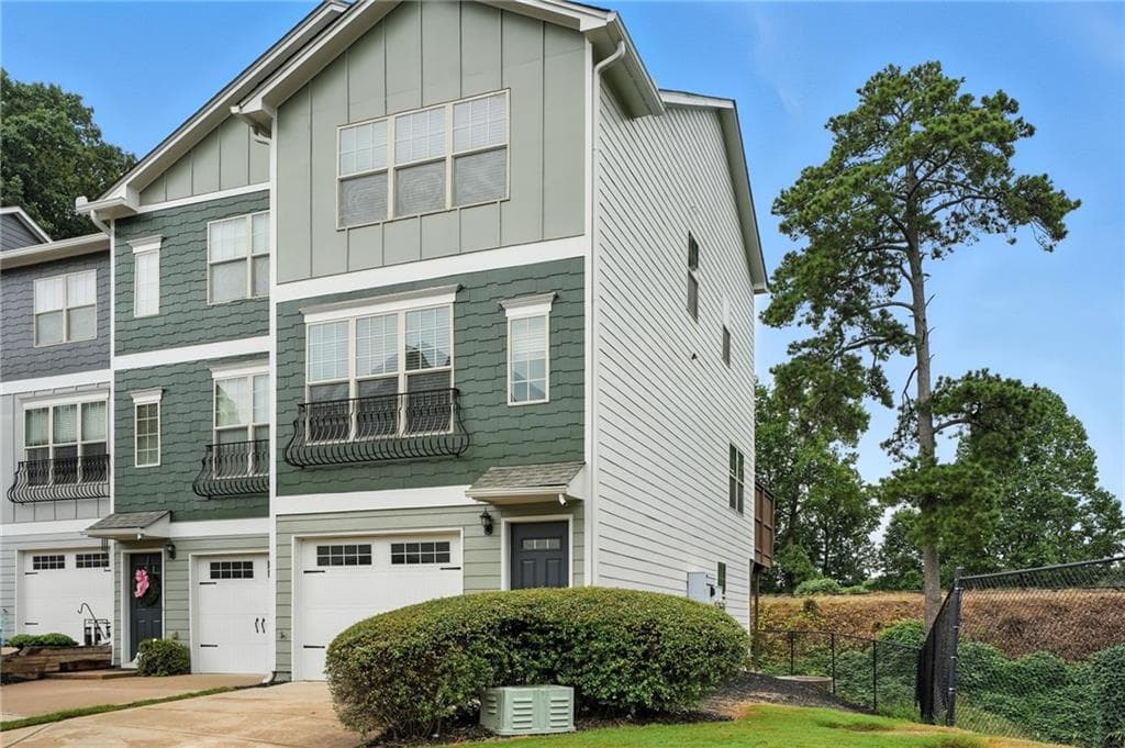 3 bedroom, 4 bathroom, 1,248 sq ft townhouse for sale at 1689 Liberty Parkway, Atlanta, GA 30318 — photo 2