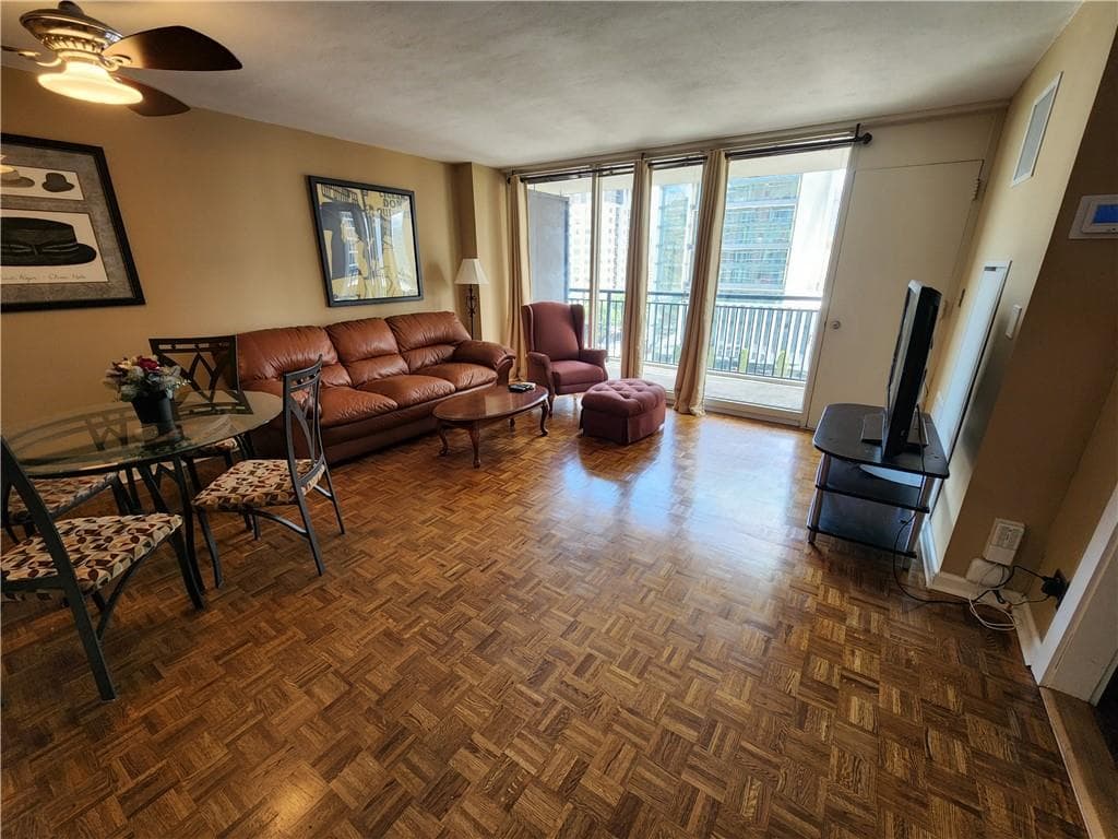 2 bedroom, 1 bathroom, 992 sq ft condominium for rent at 620 Peachtree Street 1011, Atlanta, GA 30308 for $1,795 a month — photo 2