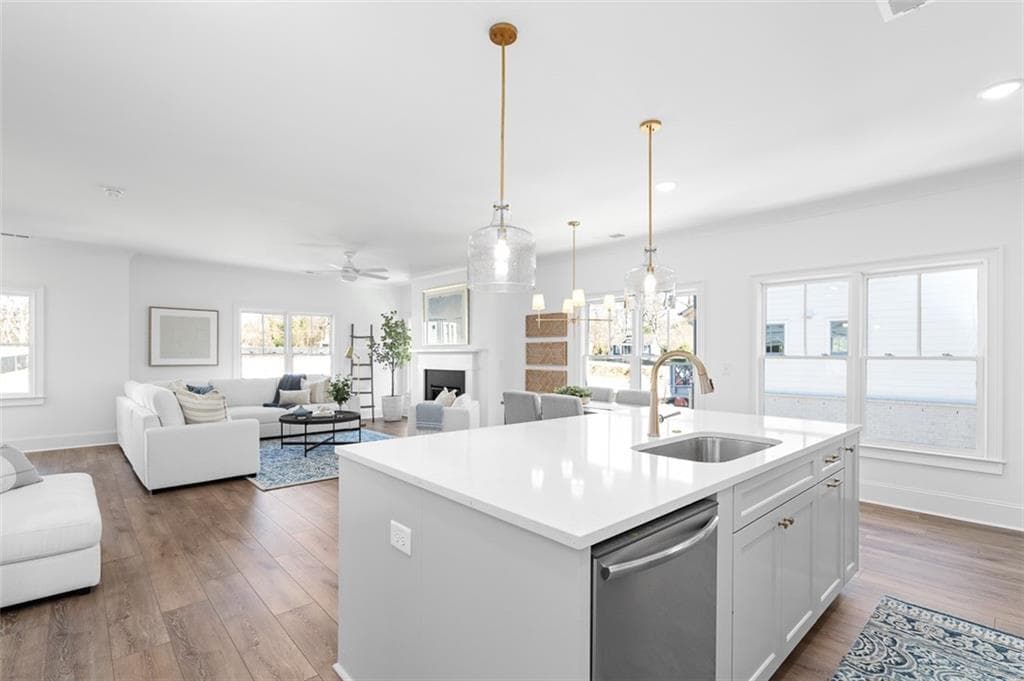 4 bedroom, 4 bathroom, 2,025 sq ft single family residence for sale at 3304 Stillwood Lane, Atlanta, GA 30354 — photo 8