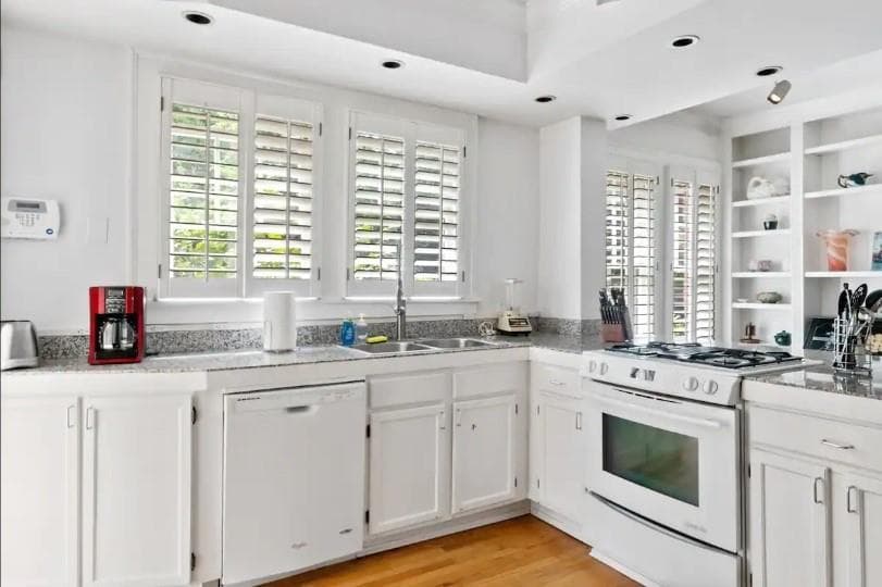 5 bedroom, 4 bathroom, 3,277 sq ft single family residence for sale at 1323 Briarcliff Road, Atlanta, GA 30306 — photo 3