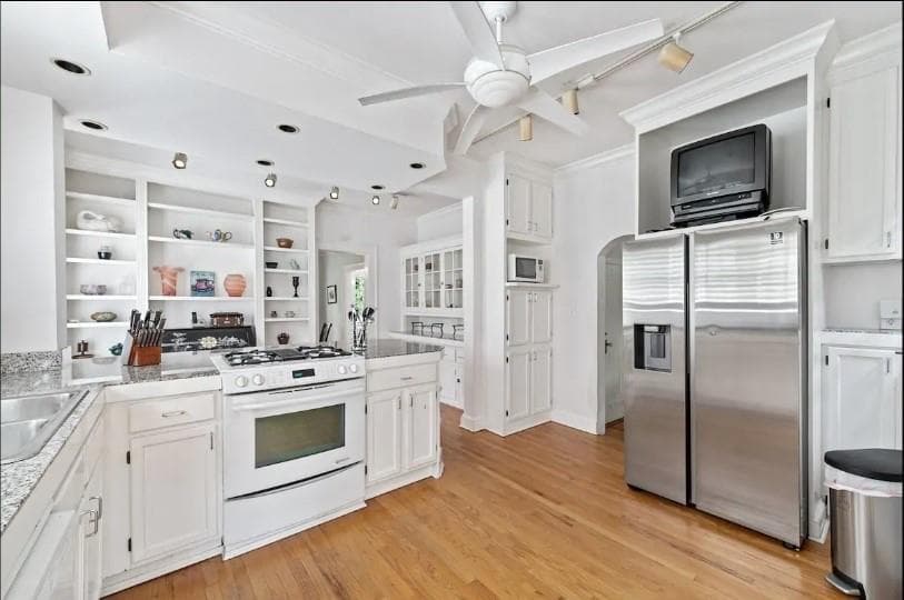 5 bedroom, 4 bathroom, 3,277 sq ft single family residence for sale at 1323 Briarcliff Road, Atlanta, GA 30306 — photo 6