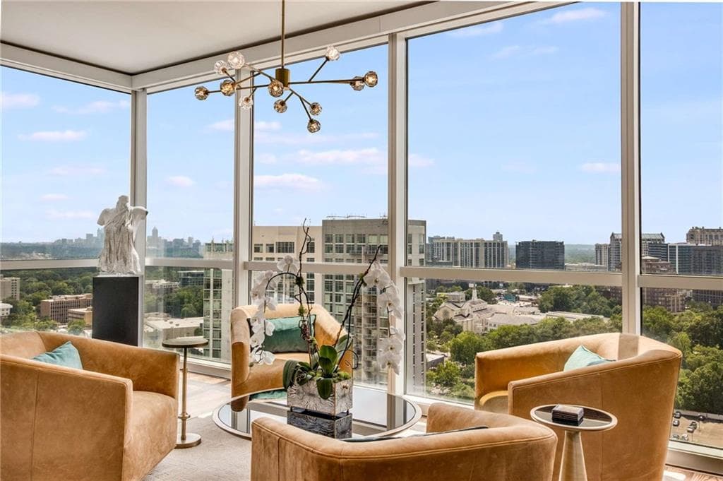 3 bedroom, 3 bathroom, 2,748 sq ft condominium under contract at 3325 Piedmont Road 2205, Atlanta, GA 30305 — photo 2