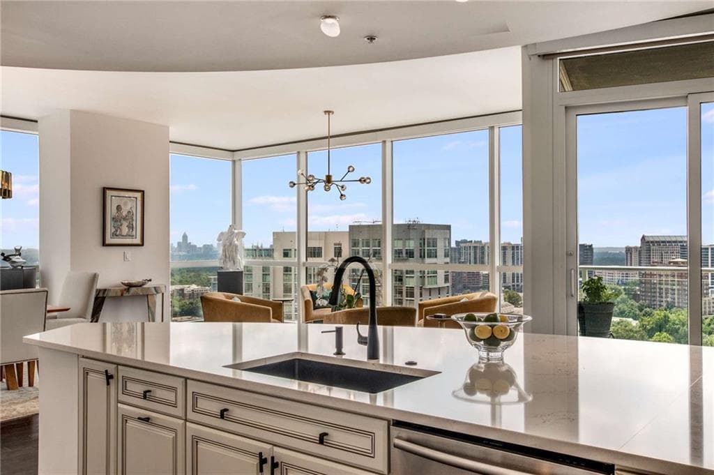 3 bedroom, 3 bathroom, 2,748 sq ft condominium under contract at 3325 Piedmont Road 2205, Atlanta, GA 30305 — photo 9