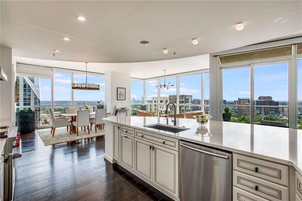 3 bedroom, 3 bathroom, 2,748 sq ft condominium under contract at 3325 Piedmont Road 2205, Atlanta, GA 30305 — photo 10