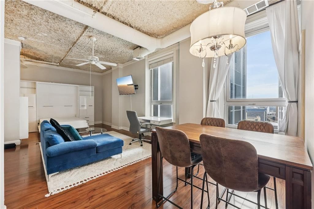 1 bedroom, 1 bathroom, 543 sq ft condominium sold at 20 Marietta Street 17F, Atlanta, GA 30303