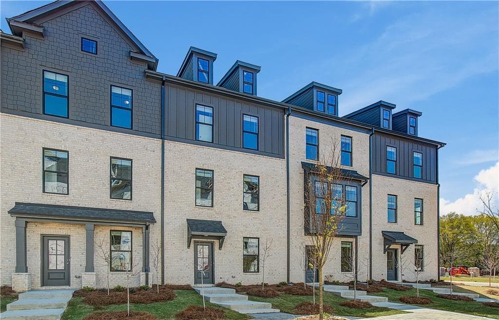 3 bedroom, 4 bathroom, 1,897 sq ft townhouse under contract at 629 Marimba Pike, Mcdonough, GA 30253 — photo 3